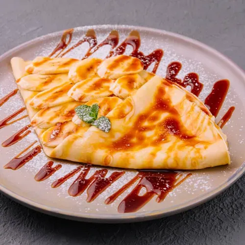 Clătita cu banană și sos de caramel