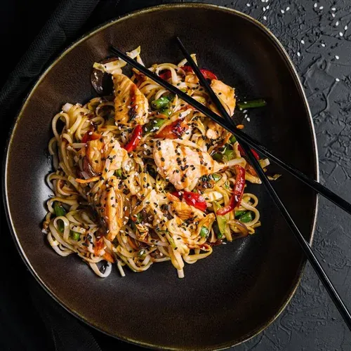 Tăiței Udon cu carne de pui