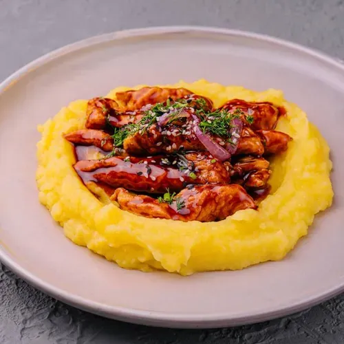 Pui în sos Teriyaki cu piure de cartofi
