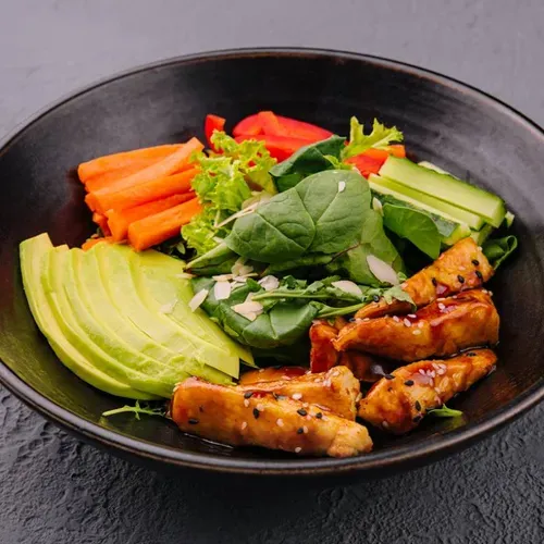 Salată cu pui Teriyaki