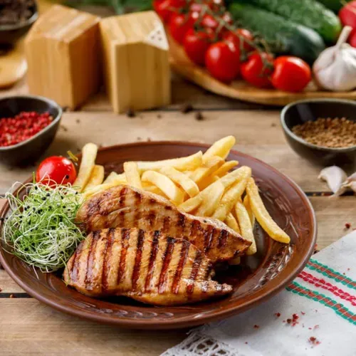 Steak de pui cu cartofi pai