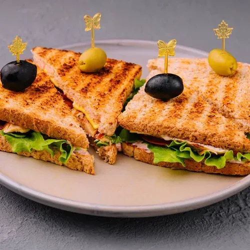 Club sandwich cu pui